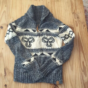 Y2K Classic Aritzia Sea  to Sky Cowichan size M 100% lambs wool